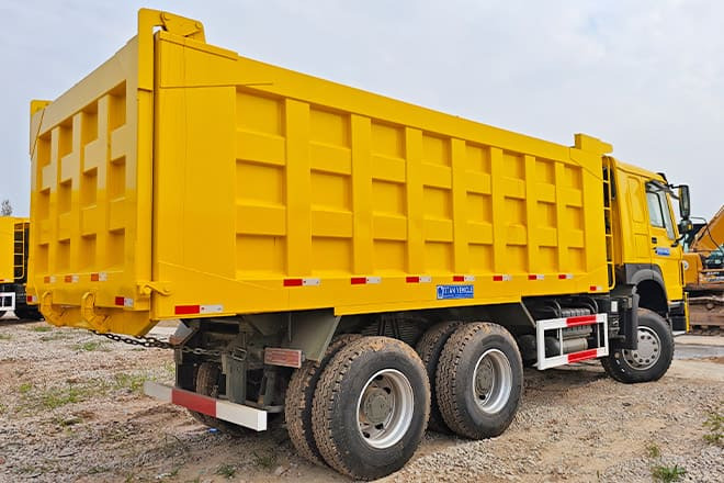SINOTRUK Used Sinotruk Howo 371 Dump Trucks for Sale in Jamaica - Tovornjak prekucnik: slika 2 SINOTRUK Used Sinotruk Howo 371 Dump Trucks for Sale in Jamaica - Tovornjak prekucnik: slika 2