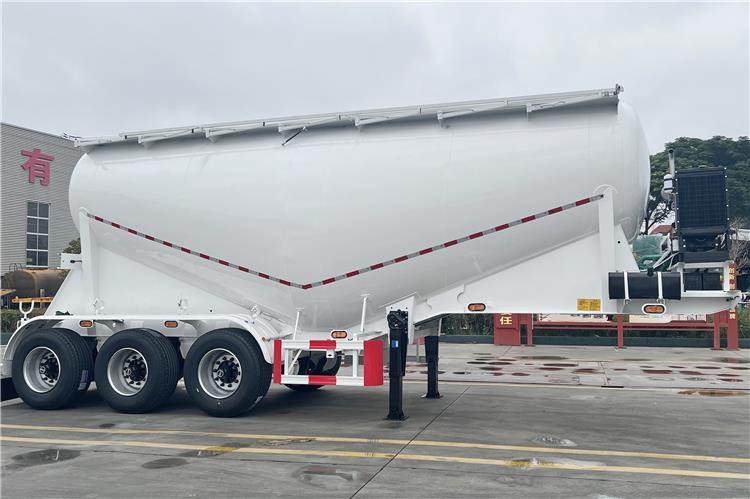 TITAN 30cbm Dry Bulker Cement Tanker Trailer with Air Suspension for Sale In Zambia - Polprikolica cisterna: slika 2 TITAN 30cbm Dry Bulker Cement Tanker Trailer with Air Suspension for Sale In Zambia - Polprikolica cisterna: slika 2