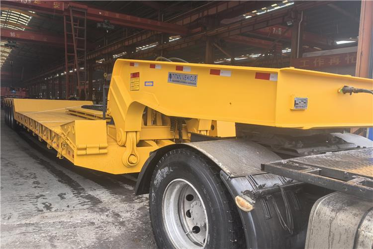 TITAN 4 Axle 100 Ton Removable Gooseneck Trailer for Sale in PNG - Nizko noseča polprikolica: slika 3 TITAN 4 Axle 100 Ton Removable Gooseneck Trailer for Sale in PNG - Nizko noseča polprikolica: slika 3