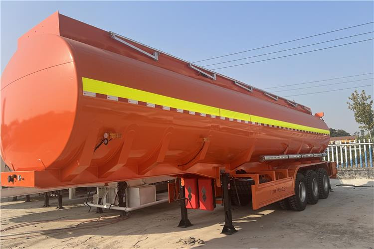 TITAN 45000 Liters Fuel Oil Diesel Tanker Trailer for Sale In Saudi Arabia - Polprikolica cisterna: slika 3 TITAN 45000 Liters Fuel Oil Diesel Tanker Trailer for Sale In Saudi Arabia - Polprikolica cisterna: slika 3