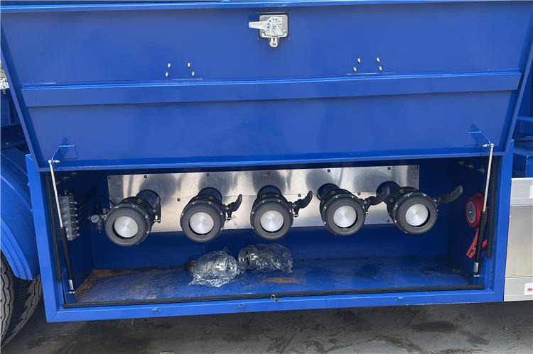 TITAN 45000 Liters Oil Tanker Trailer for Sale In Ghana - Polprikolica cisterna: slika 5 TITAN 45000 Liters Oil Tanker Trailer for Sale In Ghana - Polprikolica cisterna: slika 5