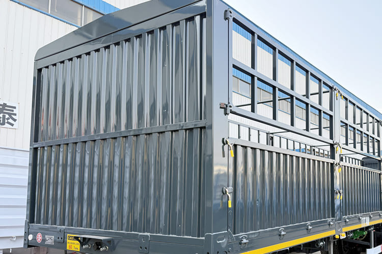 TITAN Fence Semi Trailer for Sale in Kenya - Polprikolica za prevoz živine: slika 4 TITAN Fence Semi Trailer for Sale in Kenya - Polprikolica za prevoz živine: slika 4