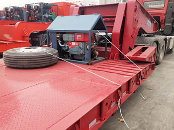 TITAN Folding Gooseneck Lowboy Trailers for Sale in Senegal - Nizko noseča polprikolica: slika 3 TITAN Folding Gooseneck Lowboy Trailers for Sale in Senegal - Nizko noseča polprikolica: slika 3