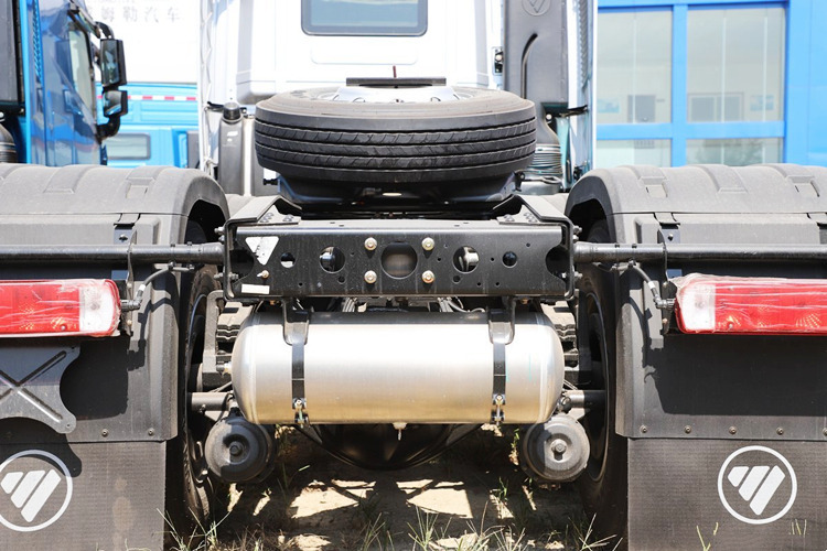 FOTON Foton 6x4 Tractor Head for Sale in Tanzania - Vlačilec: slika 5 FOTON Foton 6x4 Tractor Head for Sale in Tanzania - Vlačilec: slika 5