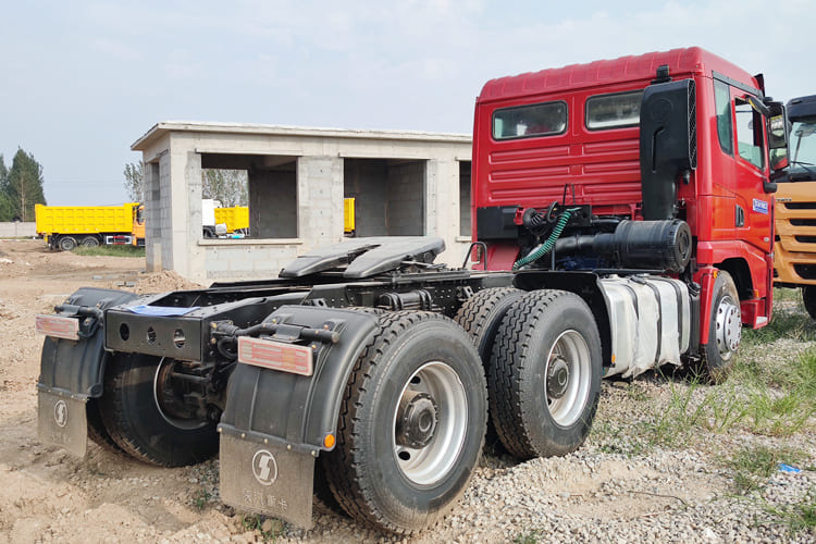 SHACMAN Second Hand Shacman Tractor Trailer for Sale in Tanzania - Vlačilec: slika 4 SHACMAN Second Hand Shacman Tractor Trailer for Sale in Tanzania - Vlačilec: slika 4