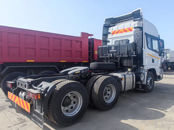 SHACMAN Shacman Trailer Truck for Sale in Sierra Leone - Vlačilec: slika 3 SHACMAN Shacman Trailer Truck for Sale in Sierra Leone - Vlačilec: slika 3