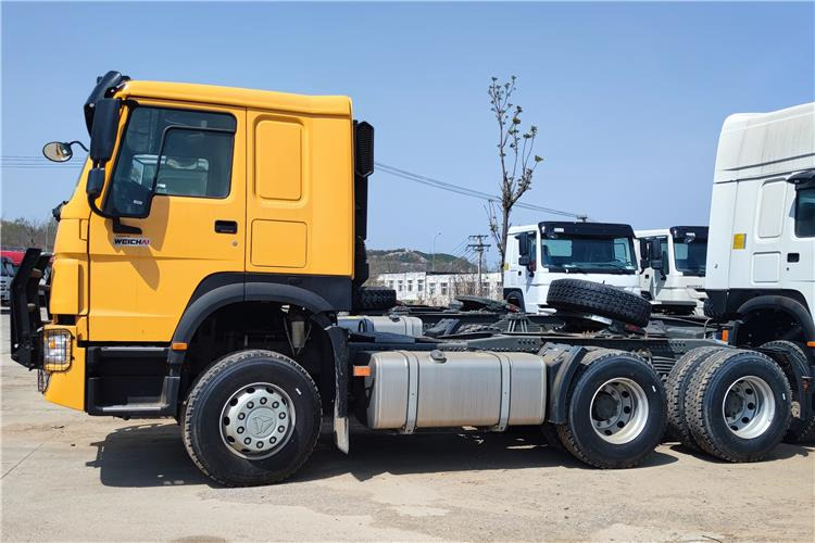 SINOTRUK CNHTC Howo Truck Tractor 400 HP 10 Wheeler for Sale In Malawi - Vlačilec: slika 3 SINOTRUK CNHTC Howo Truck Tractor 400 HP 10 Wheeler for Sale In Malawi - Vlačilec: slika 3