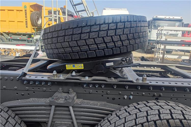 SINOTRUK Howo 6x4 Truck Price 380 HP Tractor Head for Sale In Zambia - Vlačilec: slika 5 SINOTRUK Howo 6x4 Truck Price 380 HP Tractor Head for Sale In Zambia - Vlačilec: slika 5