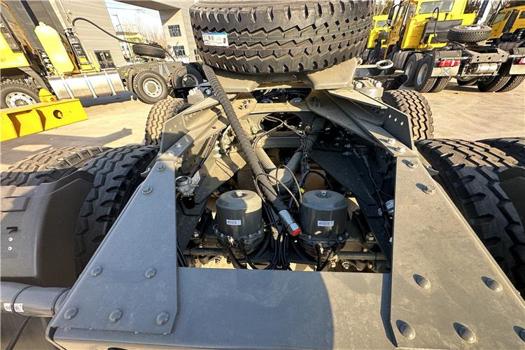 SINOTRUK Howo New Model 371 HP Truck Head for Sale In Zambia - Vlačilec: slika 5 SINOTRUK Howo New Model 371 HP Truck Head for Sale In Zambia - Vlačilec: slika 5