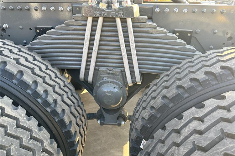 SINOTRUK Howo New Model 371 HP Truck Head for Sale In Zambia - Vlačilec: slika 4 SINOTRUK Howo New Model 371 HP Truck Head for Sale In Zambia - Vlačilec: slika 4