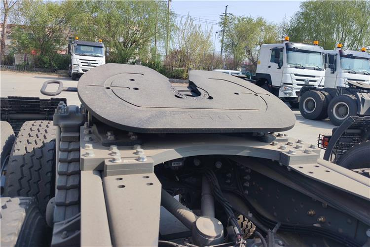 SINOTRUK Howo New Model 430HP Truck Tractor Price In Mauritania - Vlačilec: slika 5 SINOTRUK Howo New Model 430HP Truck Tractor Price In Mauritania - Vlačilec: slika 5