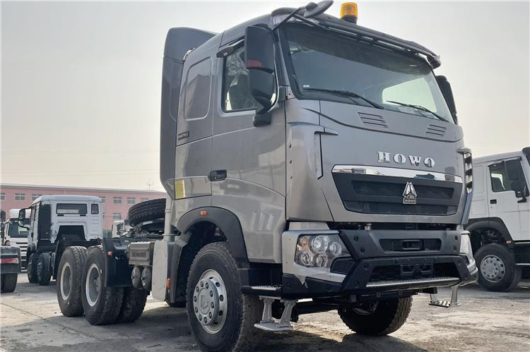 SINOTRUK Howo T7H Truck Head for Sale In Zimbabwe - Vlačilec: slika 1 SINOTRUK Howo T7H Truck Head for Sale In Zimbabwe - Vlačilec: slika 1