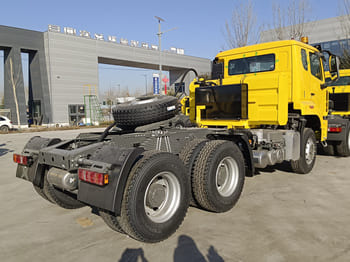 SINOTRUK Sino Howo Truck for Sale in Philippine - Vlačilec: slika 2 SINOTRUK Sino Howo Truck for Sale in Philippine - Vlačilec: slika 2