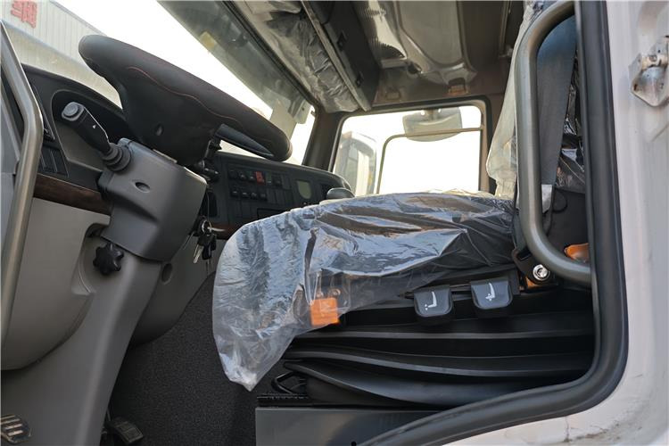 SINOTRUK Used Howo 371 Truck Head for Sale In Nigeria Lagos - Vlačilec: slika 4 SINOTRUK Used Howo 371 Truck Head for Sale In Nigeria Lagos - Vlačilec: slika 4