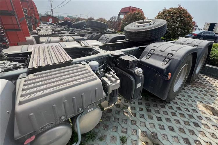 SINOTRUK Used Sitrak Truck Head for Sale In Guinea - Vlačilec: slika 4 SINOTRUK Used Sitrak Truck Head for Sale In Guinea - Vlačilec: slika 4