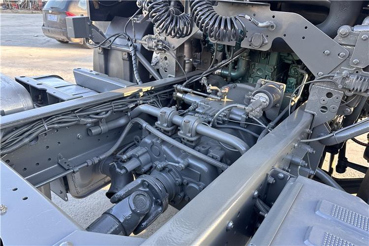 Sinotruk Used Howo 380HP Truck Head with RHD for Sale In Tanzania - Vlačilec: slika 5 Sinotruk Used Howo 380HP Truck Head with RHD for Sale In Tanzania - Vlačilec: slika 5