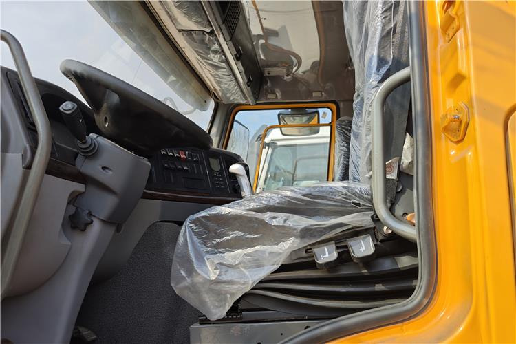 Sinotruk Used Howo Truck 371 hp 6x4 Head for Sale In Ghana Accra - Vlačilec: slika 2 Sinotruk Used Howo Truck 371 hp 6x4 Head for Sale In Ghana Accra - Vlačilec: slika 2