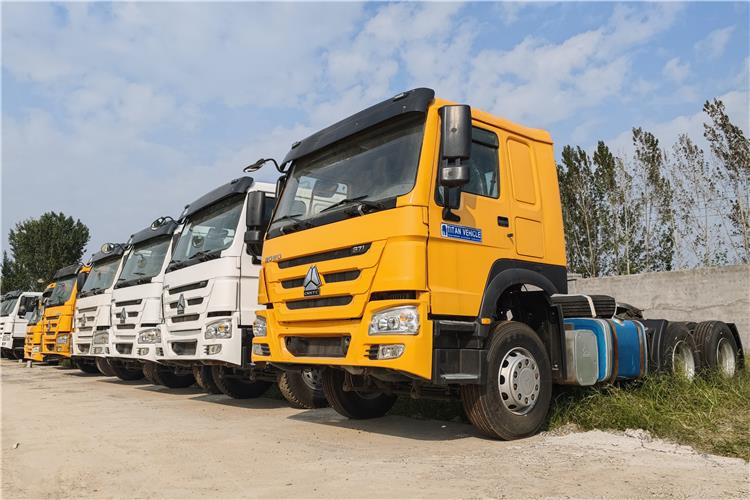 Sinotruk Used Howo Truck 371 hp 6x4 Head for Sale In Ghana Accra - Vlačilec: slika 1 Sinotruk Used Howo Truck 371 hp 6x4 Head for Sale In Ghana Accra - Vlačilec: slika 1