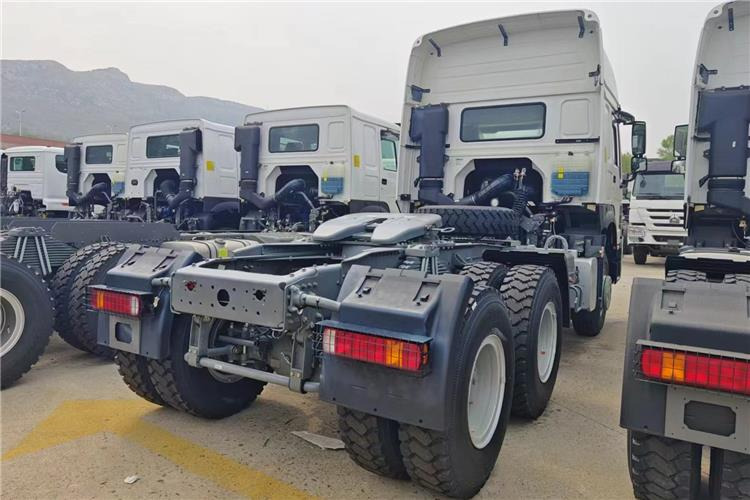 Sinotruk Used Howo Truck 400HP Tractor 6x4 Price for Sale In Tanzania - Vlačilec: slika 4 Sinotruk Used Howo Truck 400HP Tractor 6x4 Price for Sale In Tanzania - Vlačilec: slika 4