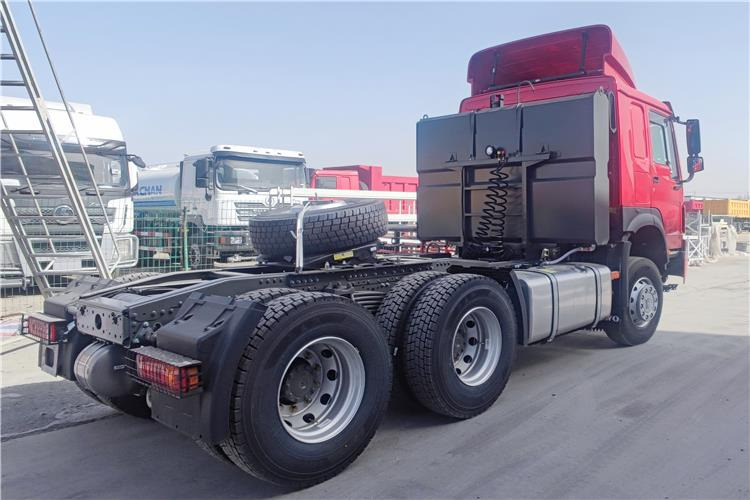 Sinotruk Howo 380hp 6x4 truck tractor for sale in Congo - Vlačilec: slika 2 Sinotruk Howo 380hp 6x4 truck tractor for sale in Congo - Vlačilec: slika 2