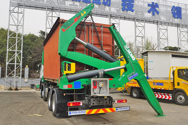 XCMG 20 Ft Side Loader Truck for Sale in Zambia - Kontejnerski tovornjak/ Tovornjak z zamenljivim tovoriščem: slika 4 XCMG 20 Ft Side Loader Truck for Sale in Zambia - Kontejnerski tovornjak/ Tovornjak z zamenljivim tovoriščem: slika 4