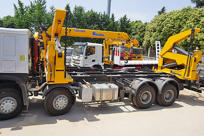 XCMG 20Ft Container Side Lift Truck for Sale in Guyana - Kontejnerski tovornjak/ Tovornjak z zamenljivim tovoriščem: slika 3 XCMG 20Ft Container Side Lift Truck for Sale in Guyana - Kontejnerski tovornjak/ Tovornjak z zamenljivim tovoriščem: slika 3