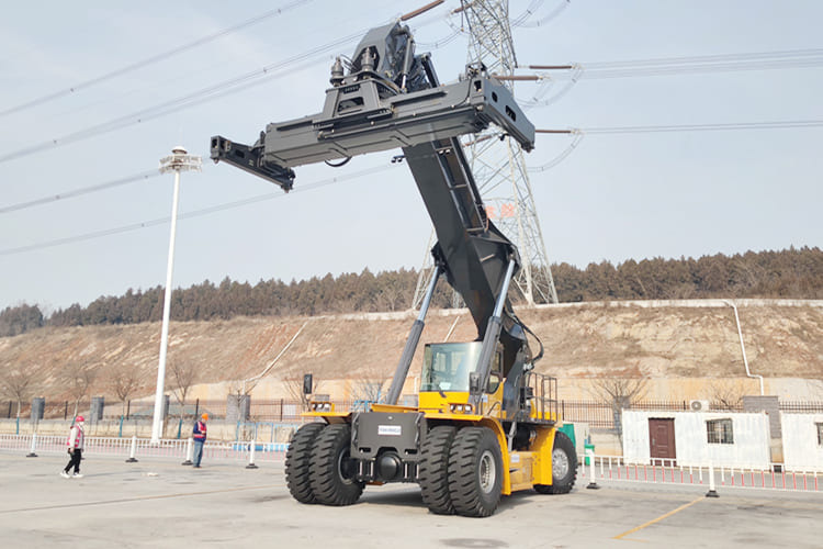 XCMG Container Reach Stacker for Sale in Ghana - Dosežni viličar: slika 3 XCMG Container Reach Stacker for Sale in Ghana - Dosežni viličar: slika 3