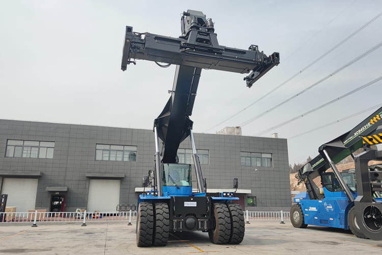 XCMG Reach Stacker Container Handler for sale in Malawi - Dosežni viličar: slika 3 XCMG Reach Stacker Container Handler for sale in Malawi - Dosežni viličar: slika 3