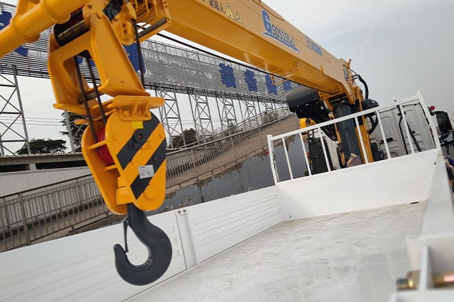 XCMG Truck Mounted Crane for Sale in Algeria - Tovornjak z dvigalom: slika 4 XCMG Truck Mounted Crane for Sale in Algeria - Tovornjak z dvigalom: slika 4