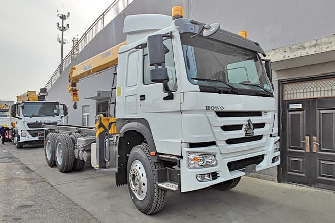 XCMG Truck Mounted Crane with Hydraulic Boom Capacity for Sale in Kenya - Tovornjak z dvigalom: slika 2 XCMG Truck Mounted Crane with Hydraulic Boom Capacity for Sale in Kenya - Tovornjak z dvigalom: slika 2