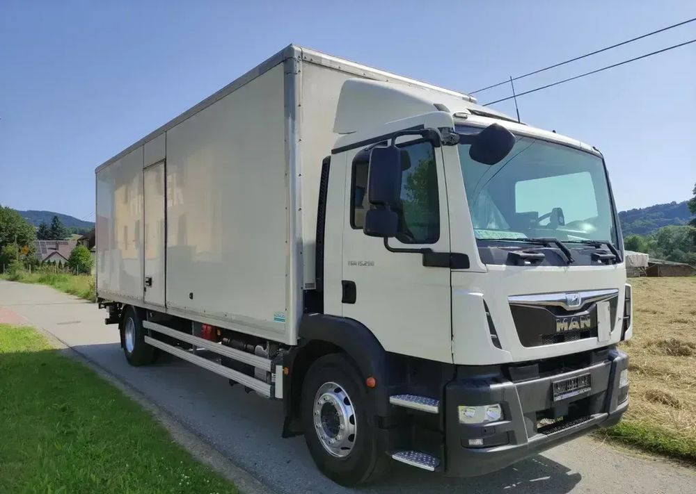 MAN TGM 15.290 kontener , winda - Tovornjak zabojnik: slika 1 MAN TGM 15.290 kontener , winda - Tovornjak zabojnik: slika 1