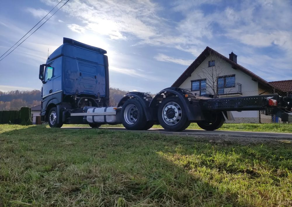 Mercedes-Benz ACTROS 2642 low deck ramo do zabudowy - Tovornjak-šasija: slika 3 Mercedes-Benz ACTROS 2642 low deck ramo do zabudowy - Tovornjak-šasija: slika 3