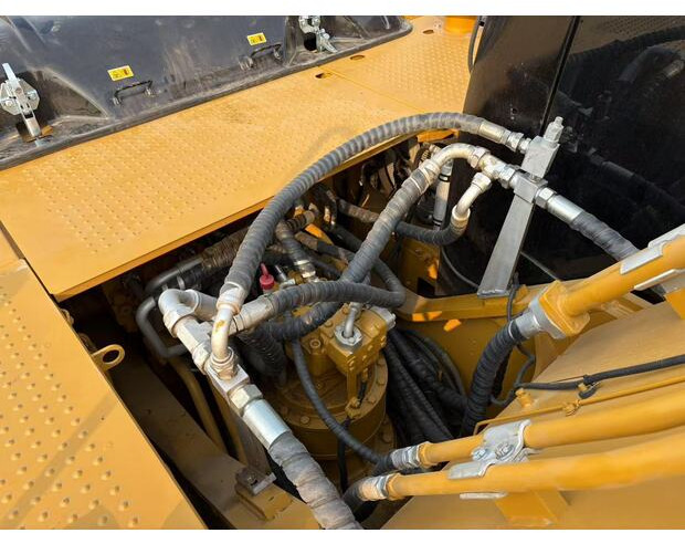 Bager goseničar 2023 Caterpillar 325: slika 7