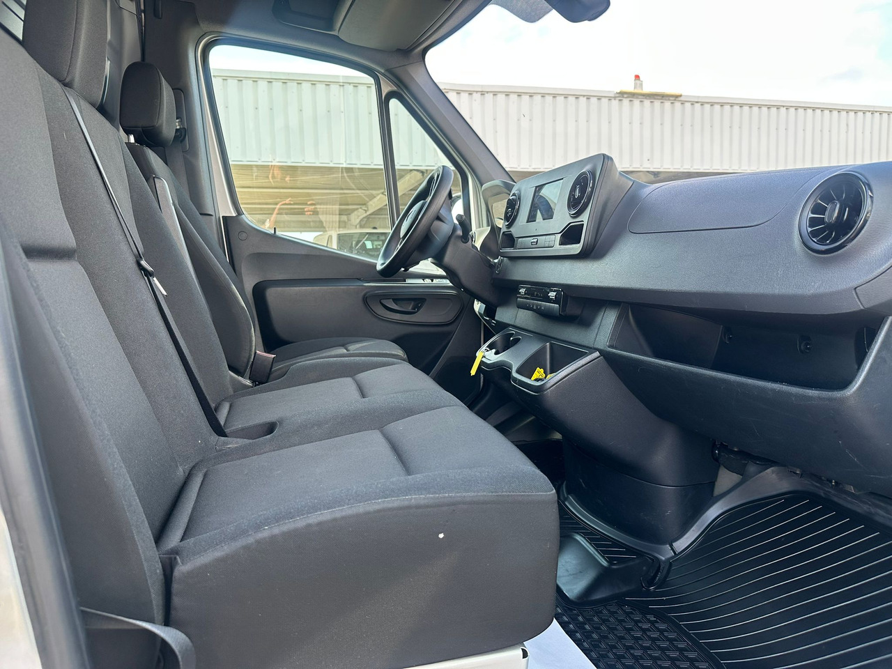 MERCEDES-BENZ Sprinter - Furgon: slika 4 MERCEDES-BENZ Sprinter - Furgon: slika 4