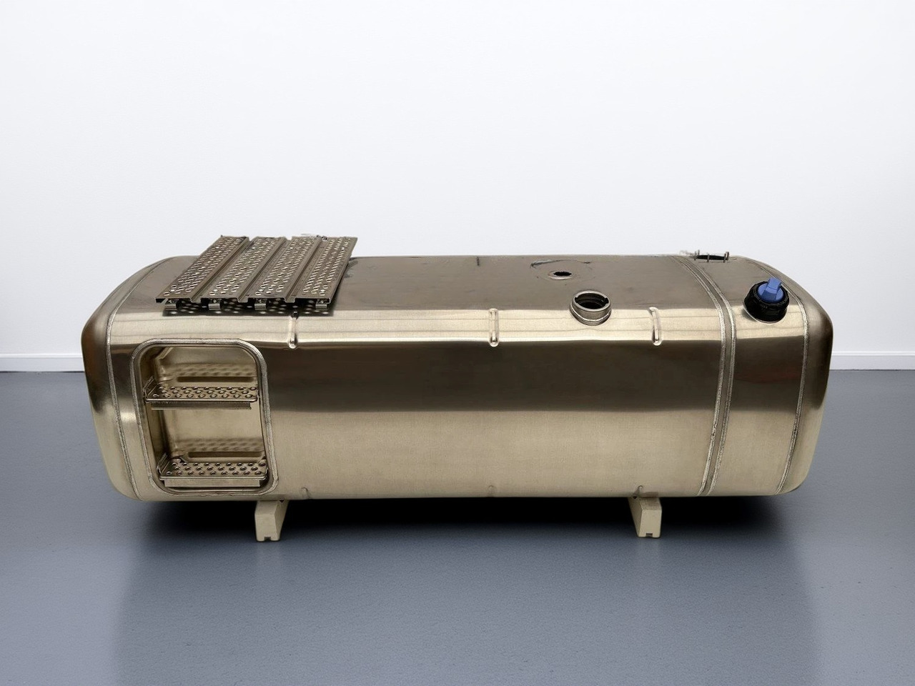 MERCEDES-BENZ - Rezervoar za gorivo: slika 1 MERCEDES-BENZ - Rezervoar za gorivo: slika 1