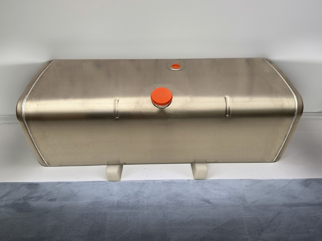 MERCEDES-BENZ - Rezervoar za gorivo: slika 1 MERCEDES-BENZ - Rezervoar za gorivo: slika 1