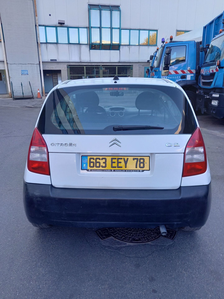 CITROEN C2 -Berline commerciale essence - 3 portes - 2 places - autoradio - BV 5 - 4CV - Carrosserie : Légères griffes sur bas de caisse côté droit (Voir photo) - Leger décalage aile avant gauche (Vo - Avtomobil: slika 5 CITROEN C2 -Berline commerciale essence - 3 portes - 2 places - autoradio - BV 5 - 4CV - Carrosserie : Légères griffes sur bas de caisse côté droit (Voir photo) - Leger décalage aile avant gauche (Vo - Avtomobil: slika 5