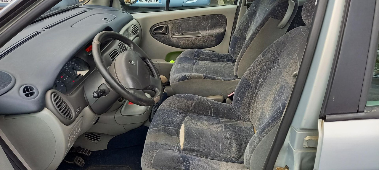 MEGANE ESSENCE (241) - Avtomobil: slika 4 MEGANE ESSENCE (241) - Avtomobil: slika 4