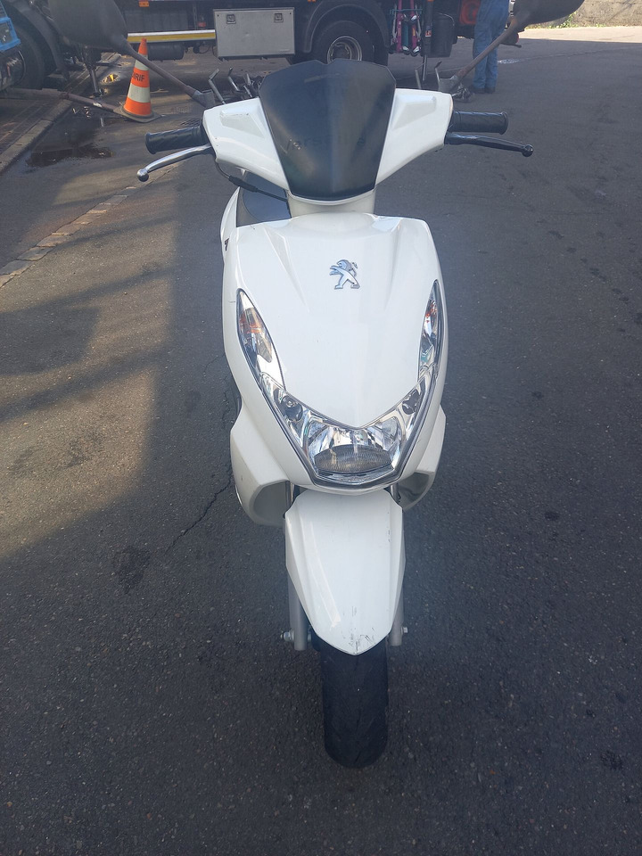 SCOOTER PEUGEOT KISBEE 50cc, 2 places, porte bagage, ralenti - Motorno kolo: slika 4 SCOOTER PEUGEOT KISBEE 50cc, 2 places, porte bagage, ralenti - Motorno kolo: slika 4