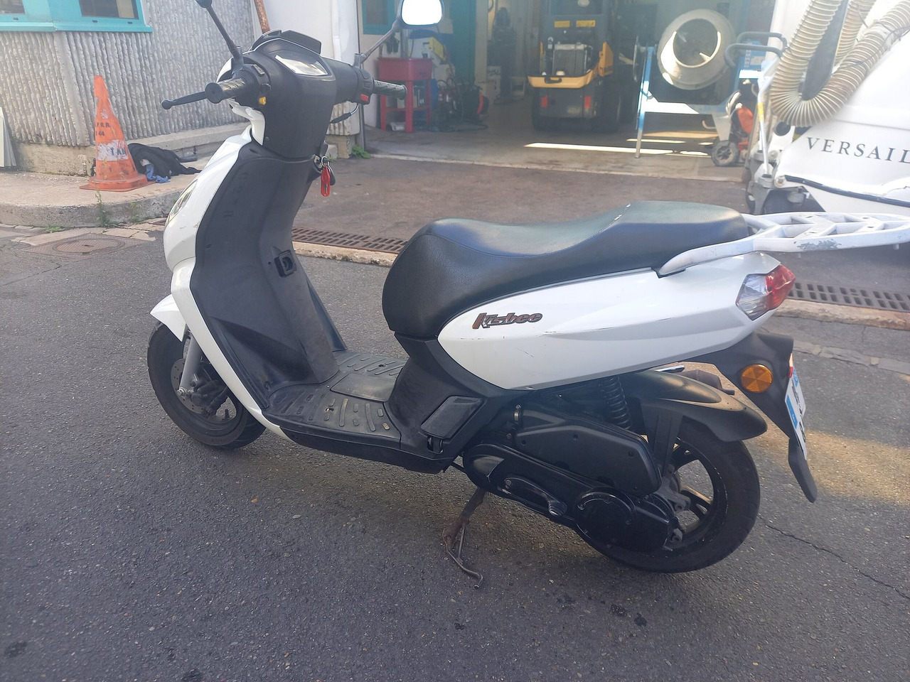 SCOOTER PEUGEOT KISBEE 50cc, 2 places, porte bagage, ralenti - Motorno kolo: slika 1 SCOOTER PEUGEOT KISBEE 50cc, 2 places, porte bagage, ralenti - Motorno kolo: slika 1