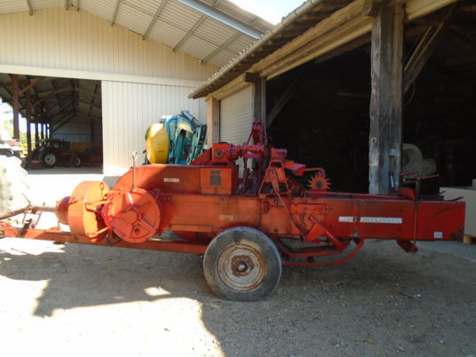 Massey Ferguson 10-8 - Balirka za kvadratne bale: slika 1 Massey Ferguson 10-8 - Balirka za kvadratne bale: slika 1