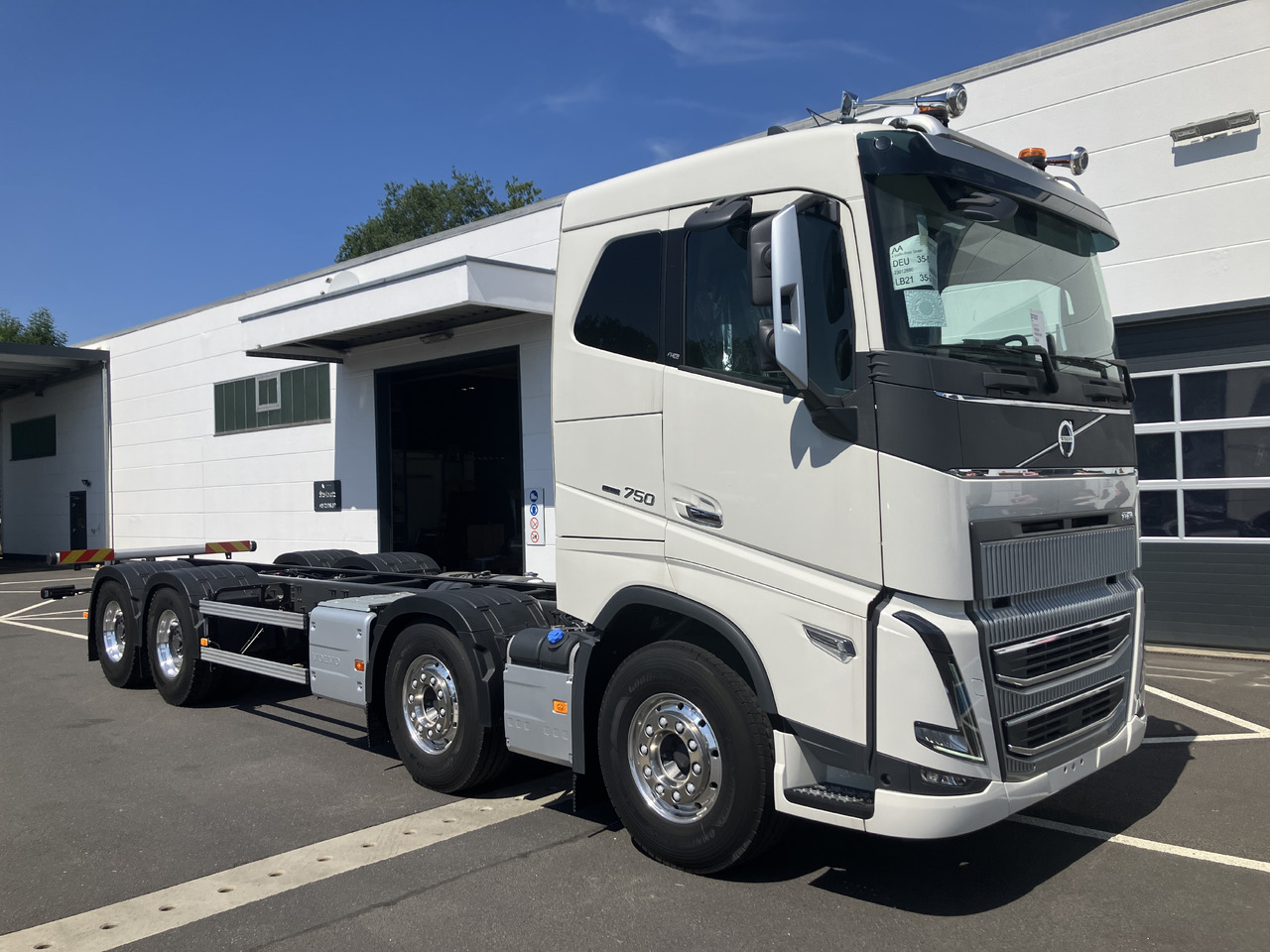 VOLVO FH16 750 8x4 Chassis - Tovornjak-šasija: slika 2 VOLVO FH16 750 8x4 Chassis - Tovornjak-šasija: slika 2