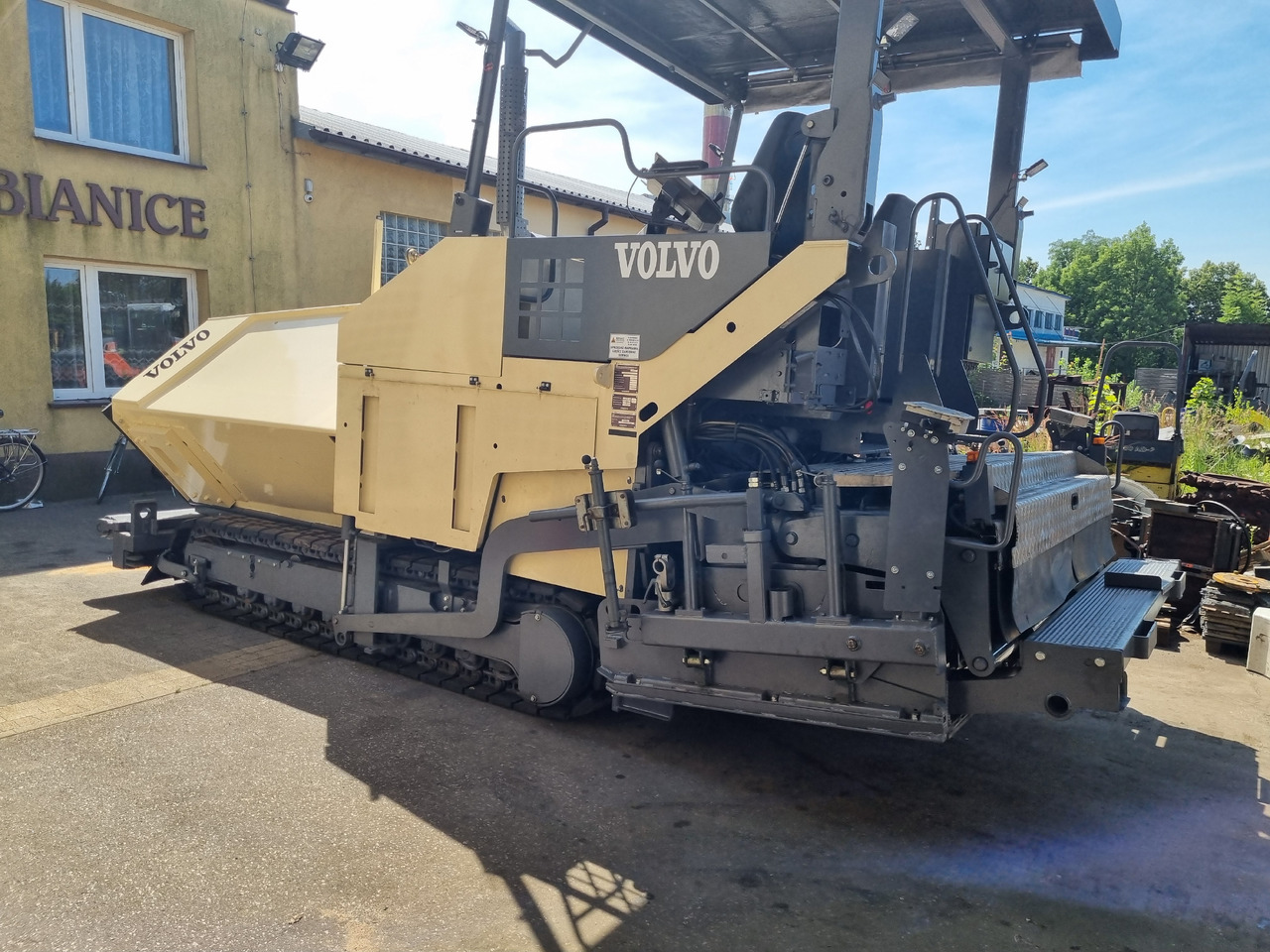 VOLVO TITAN 6820 - Asfaltni finišer: slika 1 VOLVO TITAN 6820 - Asfaltni finišer: slika 1