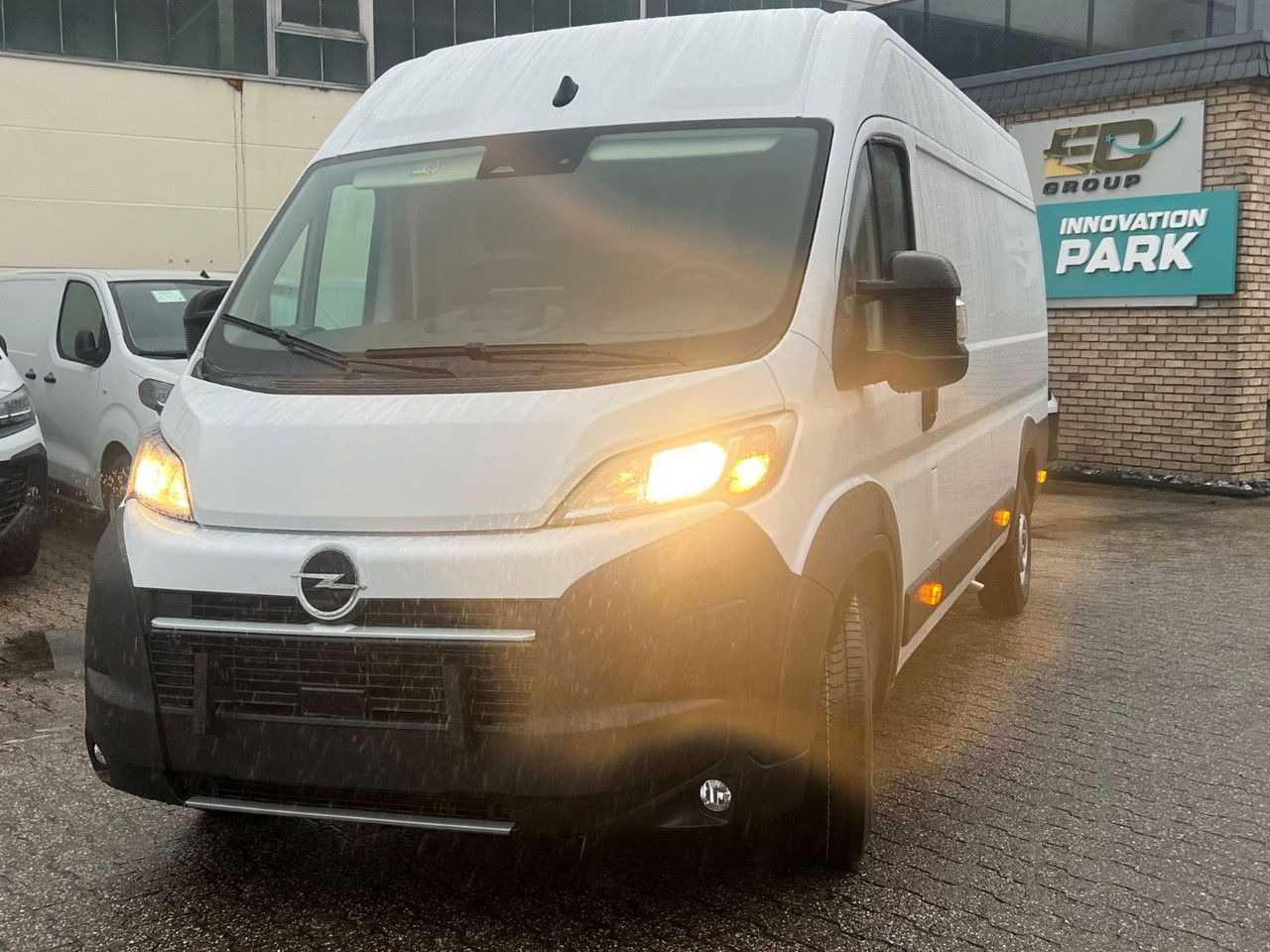 Opel Kasten 3,5 L4 H2 PS 180 Automatik+AHK Kasten 3,5 L4 H2 PS 180 Automatik+AHK - Furgon: slika 3 Opel Kasten 3,5 L4 H2 PS 180 Automatik+AHK Kasten 3,5 L4 H2 PS 180 Automatik+AHK - Furgon: slika 3