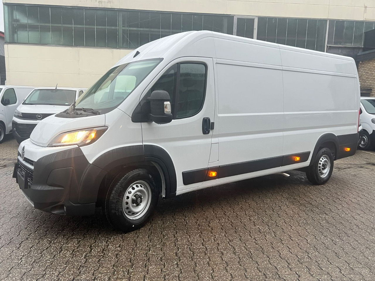 Opel Kasten 3,5 L4 H2 PS 180 Automatik+AHK Kasten 3,5 L4 H2 PS 180 Automatik+AHK - Furgon: slika 2 Opel Kasten 3,5 L4 H2 PS 180 Automatik+AHK Kasten 3,5 L4 H2 PS 180 Automatik+AHK - Furgon: slika 2