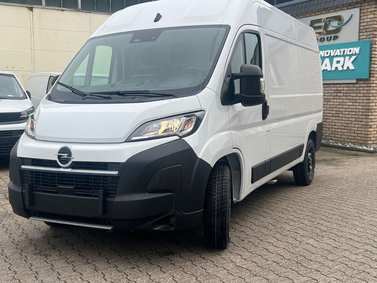 Opel Movano L2H2 140 Kasten Rückfahrkam Allwetter+ - Furgon: slika 1 Opel Movano L2H2 140 Kasten Rückfahrkam Allwetter+ - Furgon: slika 1