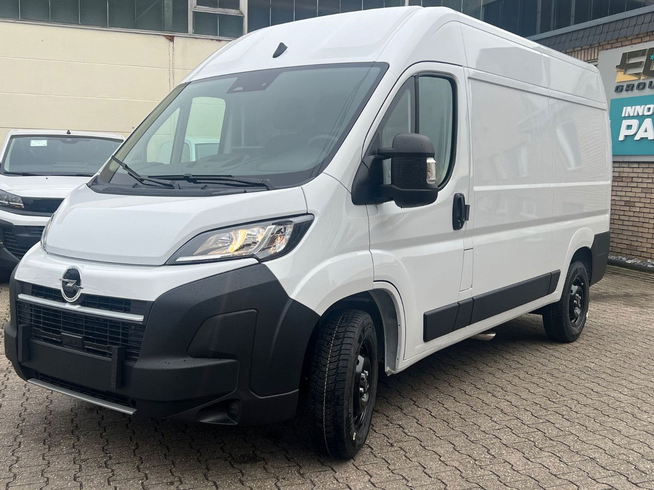 Opel Movano L2H2 140 Kasten Rückfahrkam Allwetter+ - Furgon: slika 2 Opel Movano L2H2 140 Kasten Rückfahrkam Allwetter+ - Furgon: slika 2