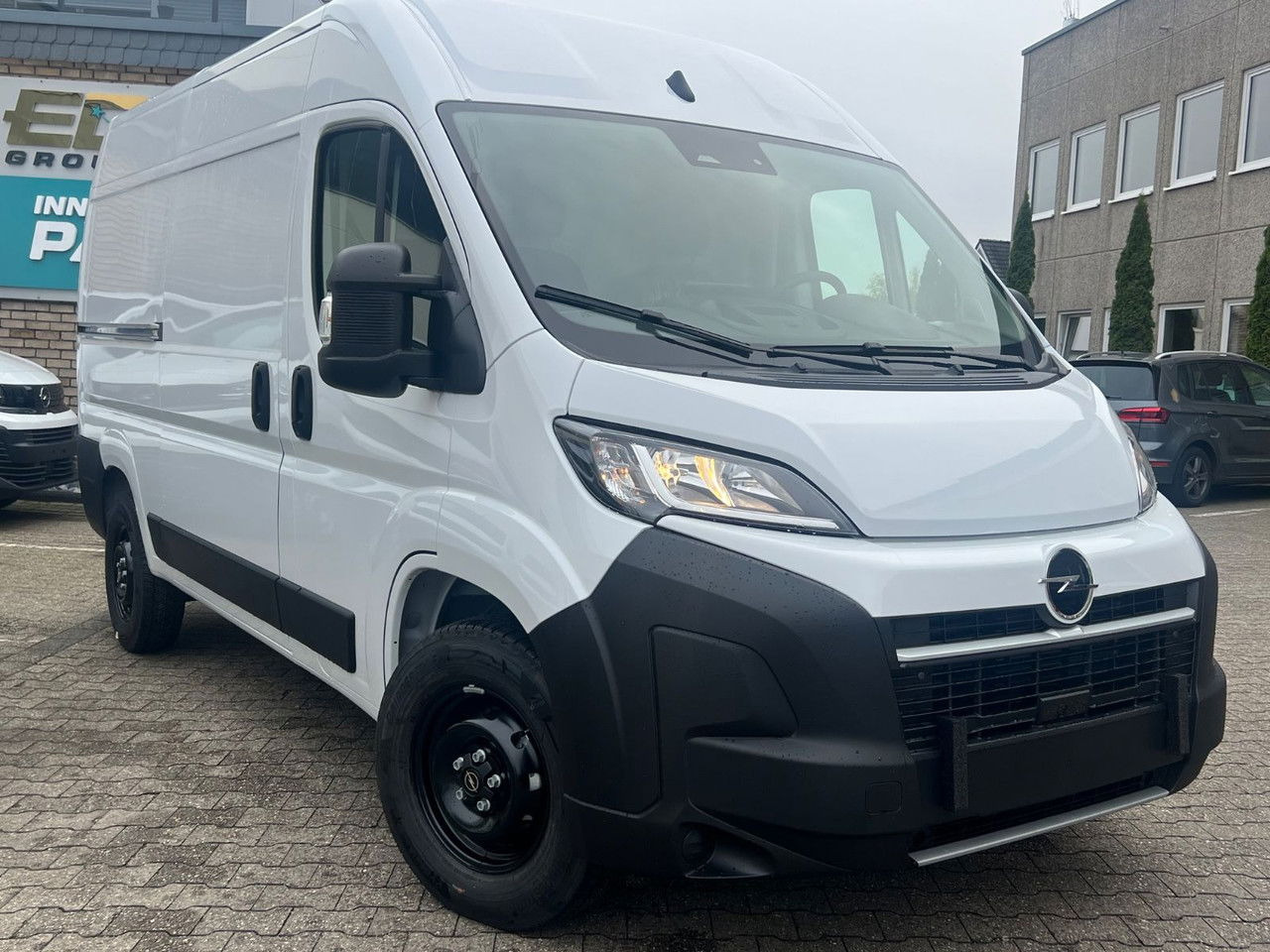 Opel Movano L2H2 140 Kasten Rückfahrkam Allwetter+ - Furgon: slika 4 Opel Movano L2H2 140 Kasten Rückfahrkam Allwetter+ - Furgon: slika 4