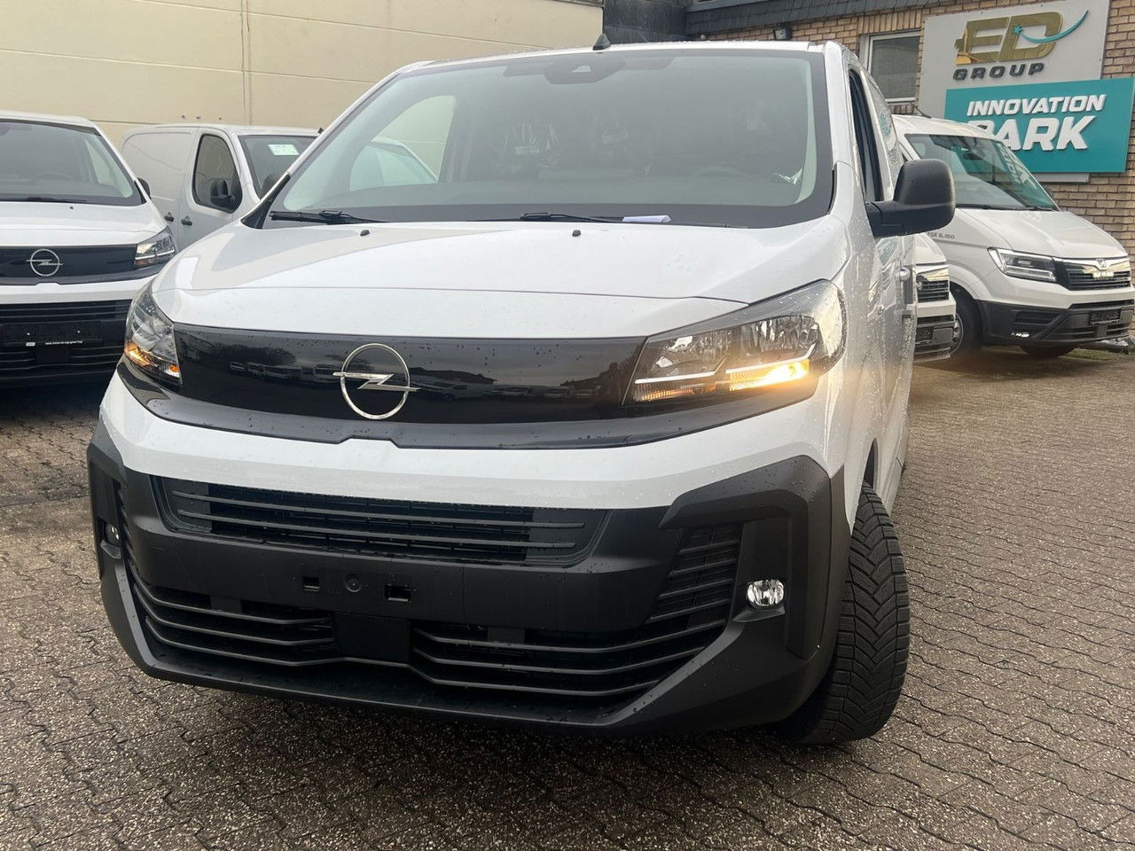 Opel Vivaro Cargo L2 H1 120 PS Allwetter AHK Rückfahr - Furgon: slika 4 Opel Vivaro Cargo L2 H1 120 PS Allwetter AHK Rückfahr - Furgon: slika 4