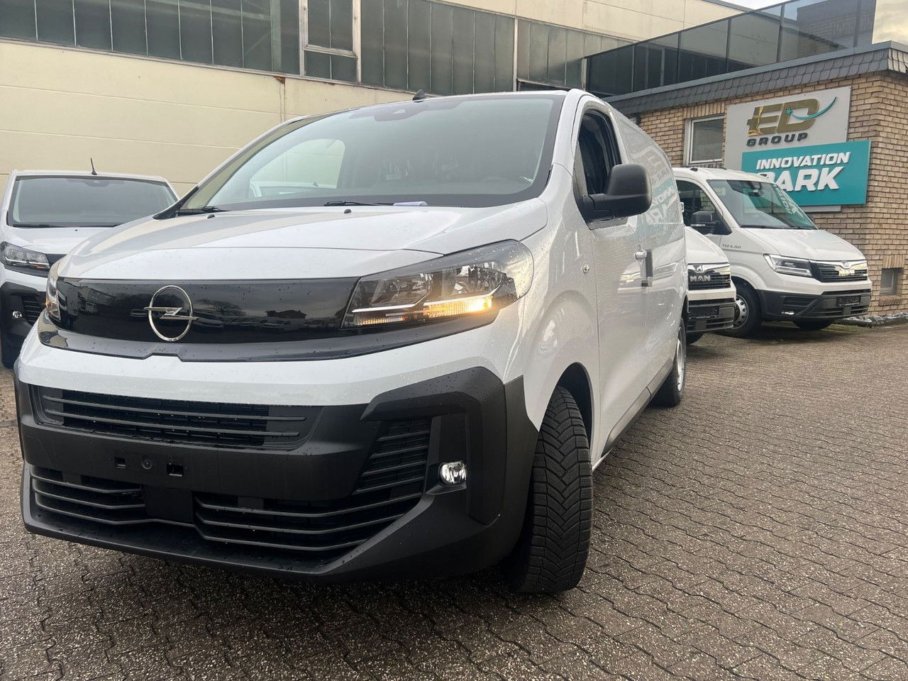 Opel Vivaro Cargo L2 H1 120 PS Allwetter AHK Rückfahr - Furgon: slika 1 Opel Vivaro Cargo L2 H1 120 PS Allwetter AHK Rückfahr - Furgon: slika 1